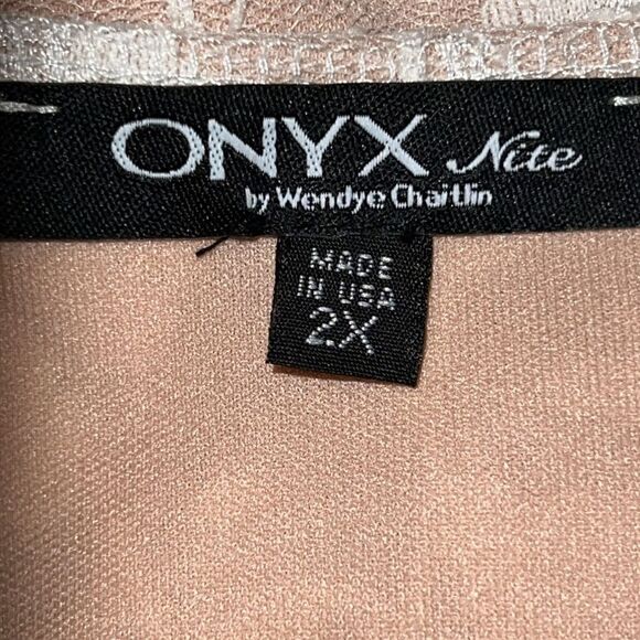 Onyx beautiful elegant cream lace top! - Picture 10 of 11